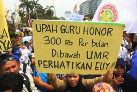 Guru Honorer Rp300 Ribu vs Kepsek Korupsi Miliaran: Ironis Pendidikan di Tahun Politik