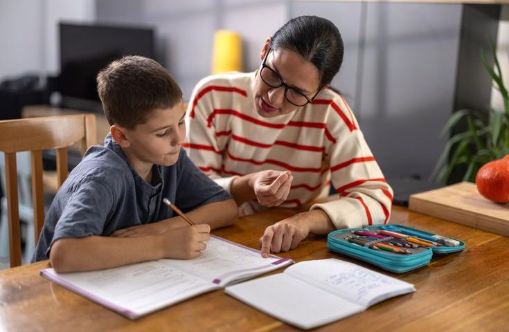 Sekolah Negeri Mulai Sepi, Orang Tua Malah Pilih 'Homeschooling AI' dan Komunitas Belajar Mandiri – Inilah 3 Alasan di Balik Tren 'Putus Sekolah Massal' yang Tak Terduga